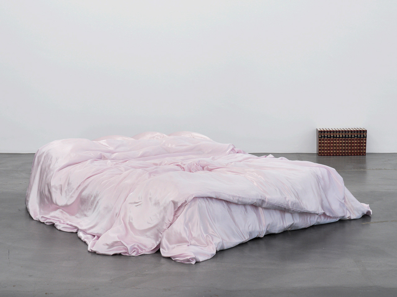 Shamiran Istifan, The Burning Bed, 2026, Bedframe, mattress, duvets and cushion, polyester, Photo: Studio Stucky, © Shamiran Istifan, Courtesy the artist