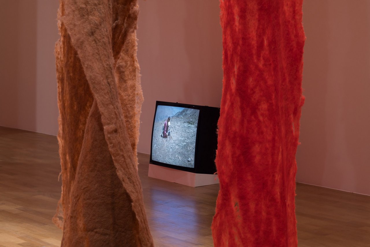 Cecilia Vicuña, Living Threads, Installation view, Whitechapel Gallery-London, 2026, Courtesy the artist and Whitechapel Gallery
