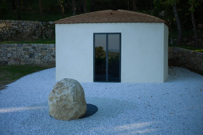 Lee Ufan, House of Air, 2014, © Lee Ufan, Courtesy of Château la Coste, Photo: Andrew Pattman