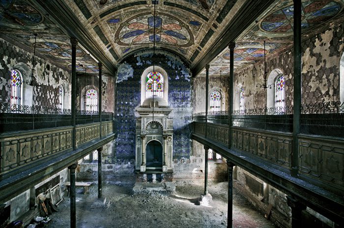 Yuri Dojc, Kosice synagogue, 2006, Pigmenting ink on fine art archival rag paper, 80 x 120 cm, Ed. 5/8, © Yuri Dojc, Courtesy Galerie Karsten Greve Cologne/St. Moritz/Paris and Last Folio Project by Yuri Dojc & Katya Krausova