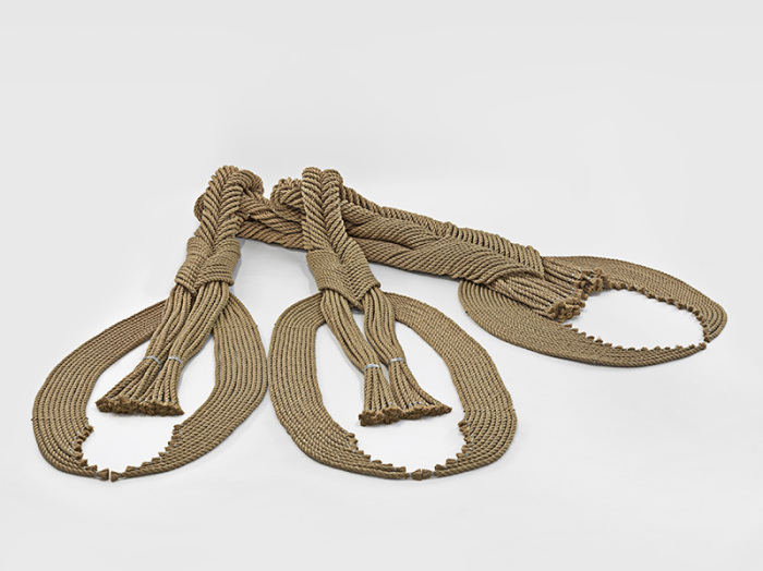 Françoise Grossen, Mermaid I, 1978, Polyester rope, metal, 16 x 96 x 96 inches, Photo: Genevieve Hanson, Courtesy of the artist and Blum & Poe - Los Angeles/New York/Tokyo