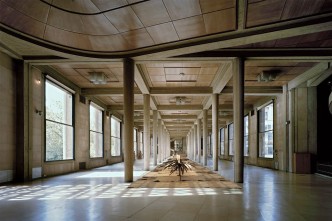 *Photo: Palais d’Iéna, exhibiton simulation, October 2019. Giuseppe Penone, Matrice di linfa, 2008. Fir tree, resin, terracotta, leather, metal. 131 x 4500 x 212 cm. Photo © CESE Benoît Fougeirol © Palais d’Iéna, architect Auguste. Perret, UFSE, SAIF. Courtesy Archivio Penone and Marian Goodman Gallery, New York/Paris/London.