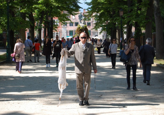 Peter Baren, performance BLIND DATES WITH HISTORY OF MANKIND [STRUGGLES, LOSS, ABSENCE], 27-30/5/2013, Venice, Italy, Produced for DEFRAMED. Infraction Venezia #2. Curator: Jonas Stampe, Photo: Joakim Stampe, © Peter Baren, Courtesy the artist