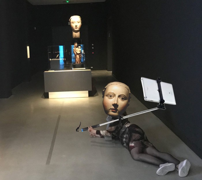 Eleni Kamma, RE-M-OMMEGANG (Re-M-Parade), Performance documentation, 2018, Duration: 30 minutes, M – Museum Leuven for Playground, Research, concept and direction: Eleni Kamma; performance and script developed in collaboration with Shila Anaraki; performer Shila Anaraki) Thanks to: Jelle Sprut; Sahra Hubry. Production Playground Festival (STUK, & M - Museum), Photo: Robin Zenner. The work of Eleni Kamma’s practice is generously supported by the Mondriaan Fonds