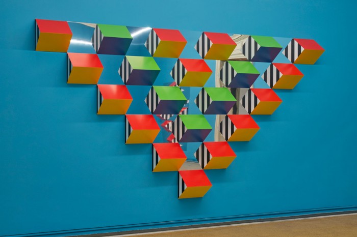Daniel Buren, Pyramidal, haut-relief - A 9, 2016, aluminium prisms, acrylic satin paint, aluminium Alucobond panels, 8.7 cm black vinyl, stripes, glue, Total 261 x 478,5 x 30,45 cm; each prism: 43,5 x 43,5 x 30,45 cm; each mirror: 43,5 x 43,5 cm, Photo: Pablo Murrugarra, © DB-ADAGP Paris, Courtesy: the artist and GALLERIA CONTINUA