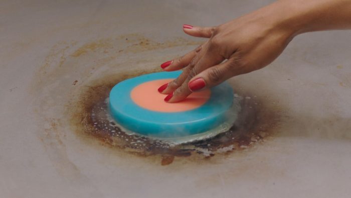 Mika Rottenberg, Spaghetti Blockchain (Video Still), 2019, Single - channel 4k video installation, 7.1 surround sound, color; 18:15 min, dimensions variable, © Mika Rottenberg, Courtesy the artist and Hauser & Wirth