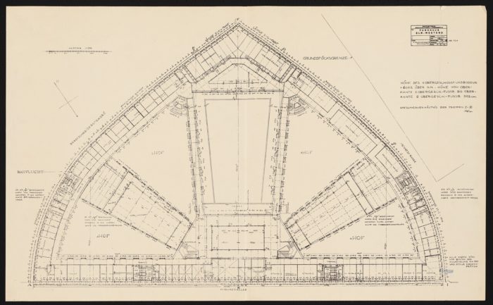 Poelzig Hans (1869-1936), Haus des Rundfunks, Berlin-Charlottenburg: Projekt 1929/30, Grundriss 1. OG (verkleinert). Lichtpause auf Papier, 45,00 x 72,00 cm (inkl. Scanrand). Architekturmuseum der Technischen Universität Berlin Inv. Nr. 4620.