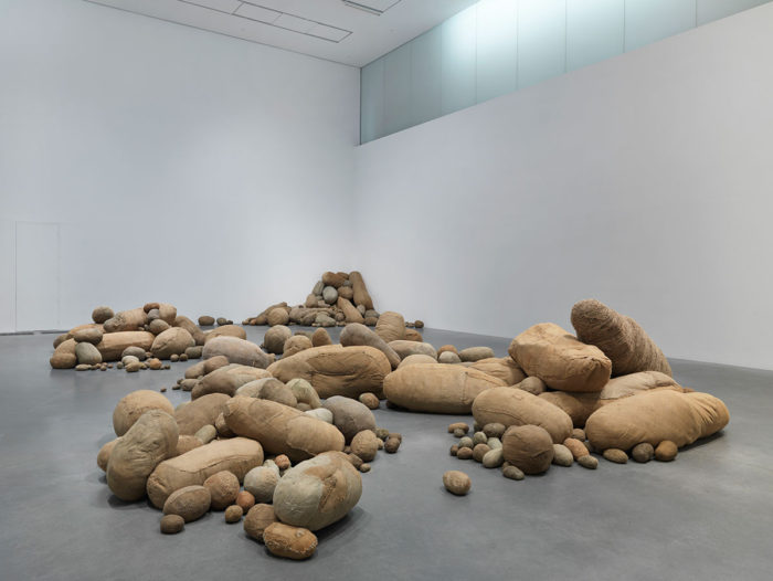 Magdalena Abakanowicz, Embryology 1978-80, Tate, © Fundacja Marty Magdaleny Abakanowicz Kosmowskiej i Jana Kosmowskiego, Warsaw