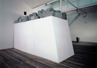 Giovanni Anselmo, Untitled (Toward the Ultramarine) [Senza titolo (Verso oltremare)], 1982–89, Stones, canvases and mural painting, 330 x 170 x 525 cm, Patrimonio Artístico Fundación “la Caixa”, © Giovanni Anselmo