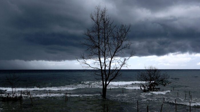 Kiri Dalena, Tungkung Langit, 2013, video, color, sound (video stills) © the artist