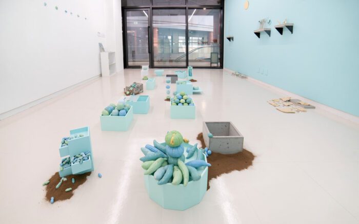 Kim Jin, Love, Potato, Labor, 2022, Porcelain clay (slip-casting, liquid gold, stain), painted plywood, concrete, plexiglass, stainless steel, Dimensions variable, Courtesy of the Artist