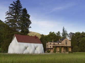 Erwin Wurm, Fat House, 2003, mixed media. Inside, the video “Am I a House?” (2005), Duration 8:40 min, is playing, © Erwin Wurm, Photo: © OÖLKG, Michael Maritsch, Courtesy the artist and OÖ Landes-Kultur GmbH