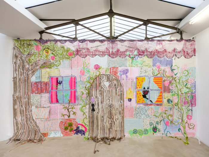 Delphine Dénéréaz, La Chaumière, 2025, Weaving of reclaimed linens, cotton, warps on grid, Variable dimensions, © Delphine Dénéréaz, Courtesy the artist and Chapelle XIV