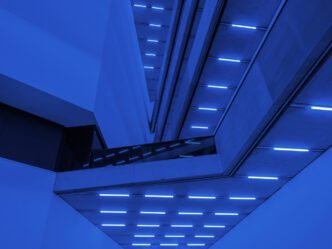 Steve McQueen, Bass, 2024, LED Light and Sound, Courtesy the artist, Co-commissioned work by Laurenz Foundation, Schaulager Basel and Dia Art Foundation, 15 June – 14 December 2025, Schaulager® Münchenstein/Basel (Installation view), Photo: Pati Grabowicz, © Steve McQueen