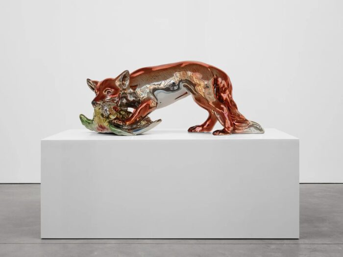 Jeff Koons, Fox with Bird, 2016–2023, mirror-polished stainless steel with transparent color coating, 25 x 64 x 27 1/4 inches, 63.5 x 162.7 x 69.3 cm, Edition of 3 plus AP, © & Courtesy Jeff Koons