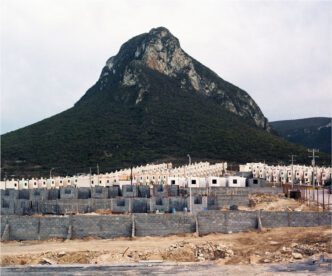 Alejandro Cartagena, Fragmented Cities, Escobedo, 2005-2010, Archival pigment print, 85 x 102 cm, Series: Suburbia Mexicana, Fragmented Cities, ©: Alejandro Cartagena