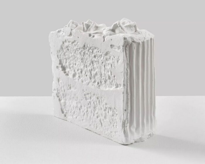 Claes Oldenburg, Wedding Souvenir, Los Angeles, 1966, cast plaster, 14.9 cm × 16.5 cm × 6 cm (5-7/8" × 6-1/2" × 2-3/8")