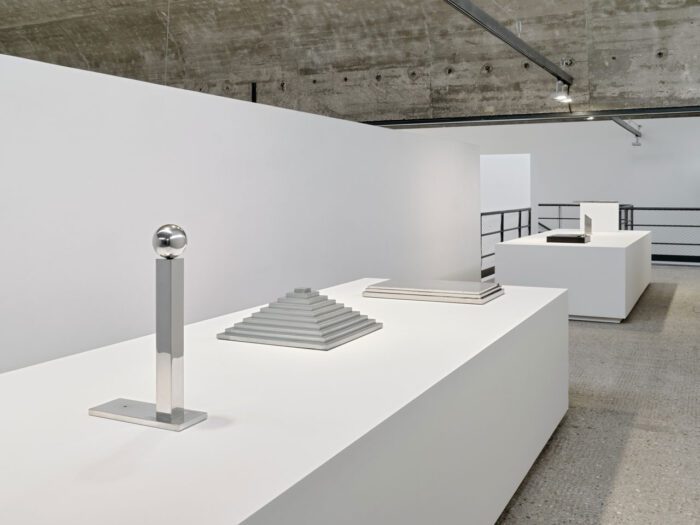 Walter De Maria, The Singular Experience, 2025, installation view, © 2025 Estate of Walter De Maria, Photo: Thomas Lannes, Courtesy Gagosian