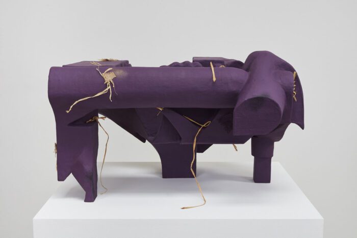 Vincent Fecteau, Untitled 2019, Papier-mâché, resin clay, acrylic, burlap, raffia, 20½ × 27¼ × 34 inches; 52 × 69 × 86 cm, © Vincent Fecteau, Courtesy the artist and Matthew Marks Gallery