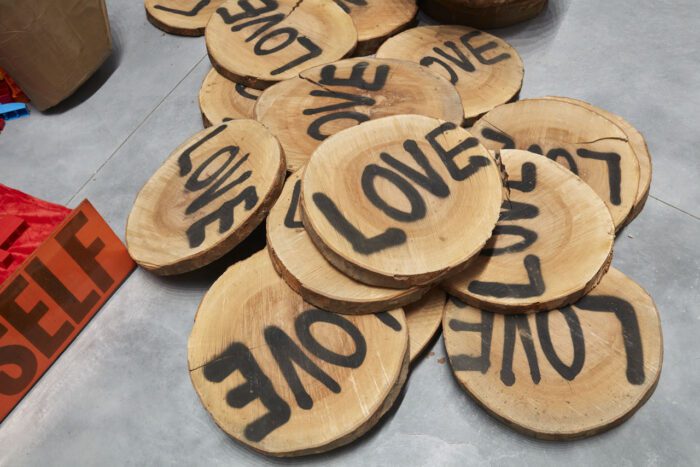 Hirschhorn, Thomas, Power Tools, 2007, Installation with diverse materials and videos, Length 800 cm, Minimum height must be 560 cm, © Hirschhorn, Thomas, Museo de Arte Contemporáneo Helga de Alvear, Courtesy the artist and Museo de Arte Contemporáneo Helga de Alvear