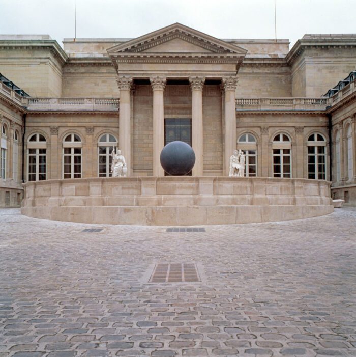 Walter De Maria, Monument to the Bicentennial of the French Revolution 1789-1989 Located at the Assemblée Nationale, Paris, 1989–1990, installation view, © 2025 Estate of Walter De Maria, Photo: Eric Emo, Courtesy Estate of Walter De Maria and Gagosian