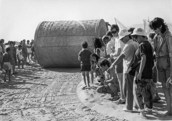 Carl Cheng, Documentation of Carl Cheng’s Santa Monica Art Tool and its installation Walk on LA (Detail), 1988, Santa Monica State Beach, © Carl Cheng, Courtesy the artist
