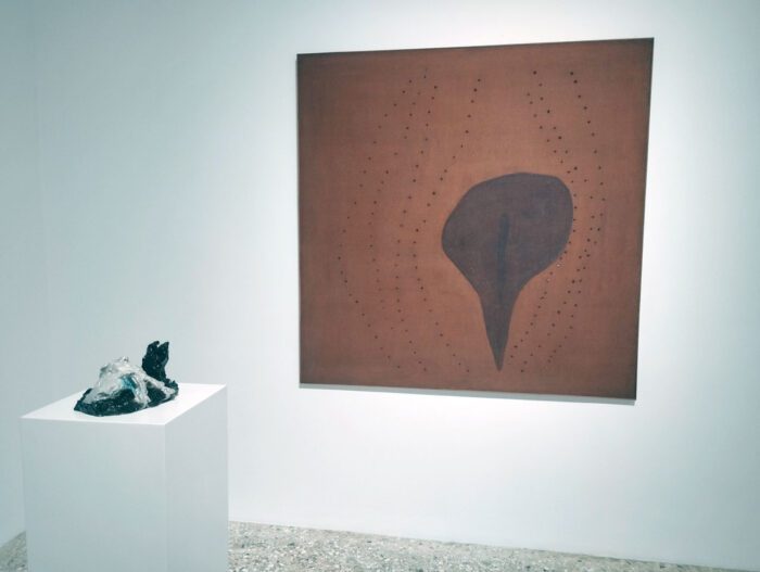 Lucio Fontana. Concetto spaziale, Forma (1957) Aniline and collage on canvas, 150 x 150 cm. Photo © & Courtesy Valia Katsimpa