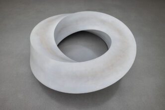 Koo Jeong A, [ AMBIGRAM ] 2025, Oak wood, surface oil treated, Ø 255 × 53 cm, 700 kg, © Koo Jeong A, Courtesy the artist and Kunsthaus Bregenz