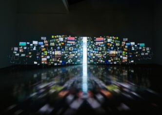 Sarah Sze, Sleepers, 2024, Mixed media, paper, string, video projectors, aluminum, Variable dimensions, © Sarah Sze, Photo: Maris Hutchinson. Courtesy the artist and Gagosian