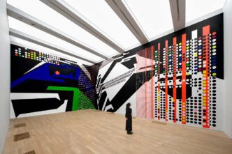 Sarah Morris, Lippo [Paul Rudolph] Installation view at Tai Kwun Contemporary, 2024, Household gloss paint on wall, 6.74 × 20.95 m © Sarah Morris, Commissioned by Tai Kwun Contemporary