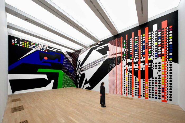 Sarah Morris, Lippo [Paul Rudolph] Installation view at Tai Kwun Contemporary, 2024, Household gloss paint on wall, 6.74 × 20.95 m © Sarah Morris, Commissioned by Tai Kwun Contemporary