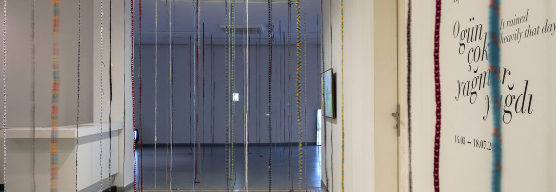 Eşref Yıldırım, Çözünme / Dissolution, 2025, Installation: metal cauldron and sponge, 3 archival, pigment prints, Variable dimensions, © Eşref Yıldırım, Courtesy the artist and Zilberman Gallery