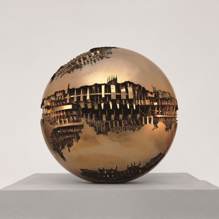 Arnaldo Pomodoro, Sfera n. 1, 1963, bronze, ø 120 cm, Collezione Fondazione Arnaldo Pomodoro, Milano, Photo Aurelio Barbareschi. Courtesy Fondazione Arnaldo Pomodoro, Milano