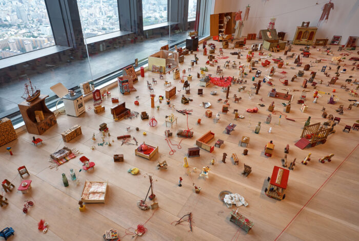 Installation view of Chiharu Shiota’s Connecting Small Memories (2019) in the exhibition Shiota Chiharu: The Soul Trembles, Mori Art Museum, Tokyo, 2019. Collection of the artist. © Chiharu Shiota / VG Bild-Kunst, Bonn / CARCC Ottawa 2026. Photo Sunhi Mang. Photo courtesy Mori Art Museum, Tokyo