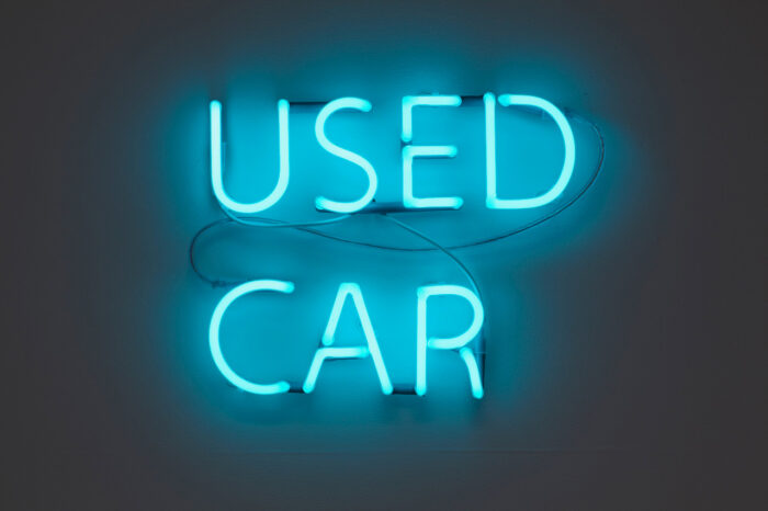 Jonathan Monk, Used Cars (Turquoise), 2011, Courtesy the artist, photo ©️ Anders Sune Berg