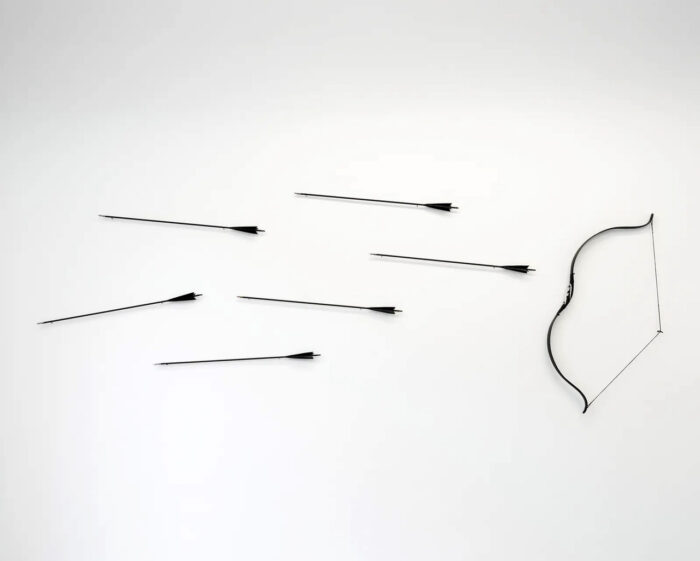 Eliyah Mesayer, Huntress’s Bow, 2026, Fiberglass, leather, suede, carbon fiber, feathers, fountain pen nibs. Bow: 110 × 30 cm, 43.31 × 11.81 in, Six arrows, each: 53 × Ø 7.6 cm, 20.87 × Ø 2.99 in, © Eliyah Mesayer, Courtesy the artist and NILS STÆRK Gallery