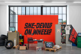 Sylvie Fleury, She-Devils on Wheels – Headquarters, 1997, Assemblage of various materials, © Sylvie Fleury, Curtesy the artist and Sammlung Migros Museum für Gegenwartskunst